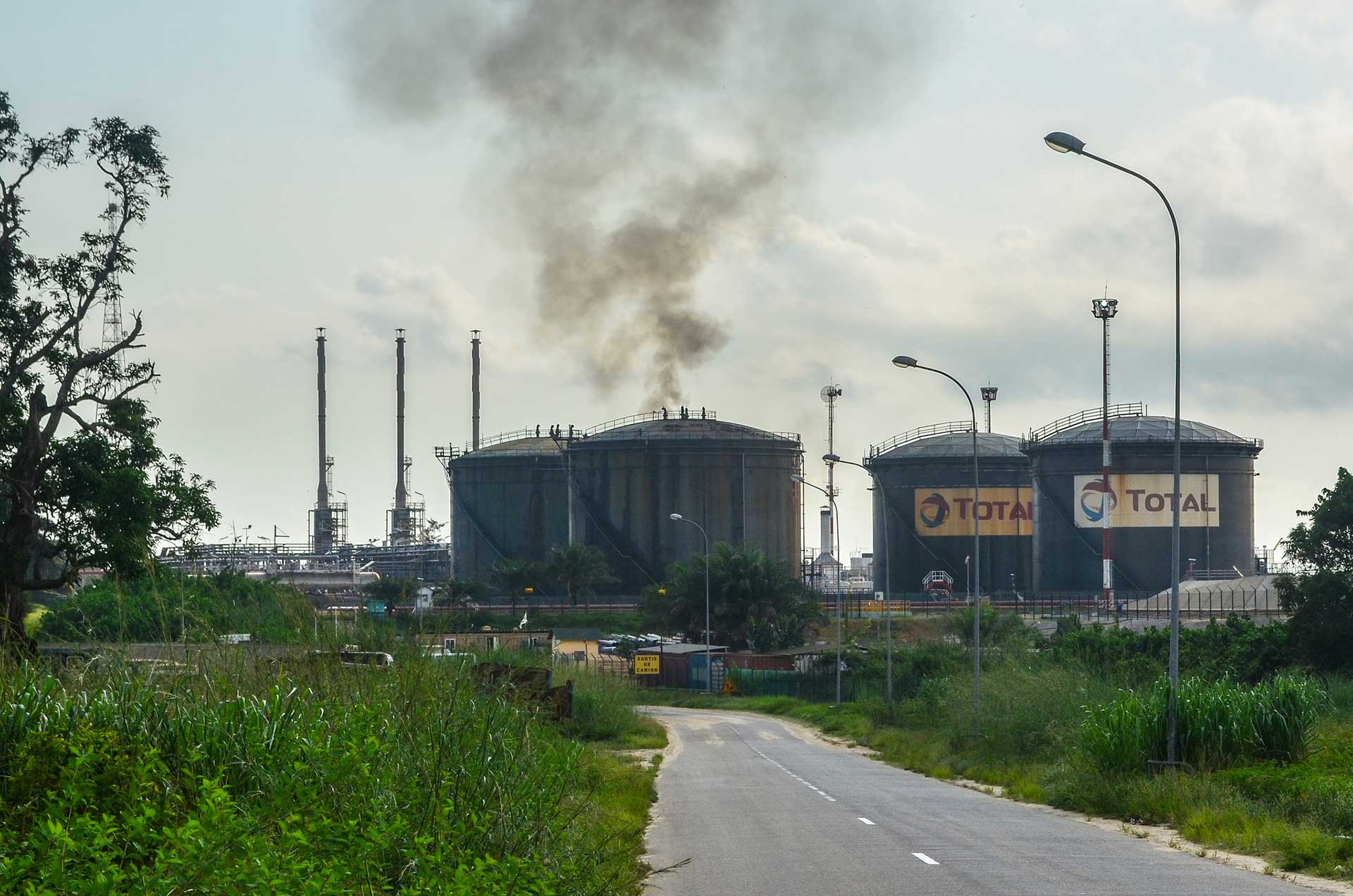 An oil refinery in Djeno, on Congo's Atlantic coast, 2014. Credit:  JB Dodane / Flickr