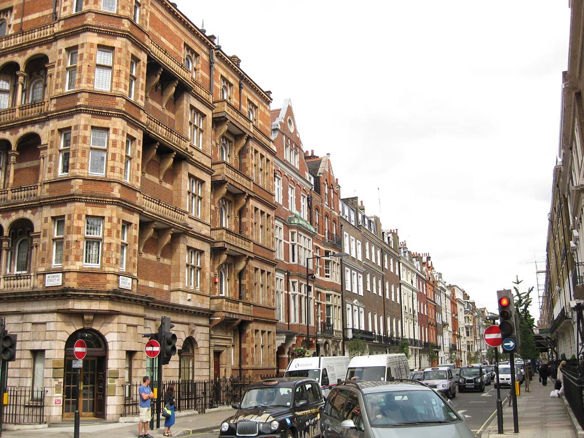 Harley Street, in the prestigious Marylebone neighborhood of London, where hundreds of companies are registered -0 including the Camorra's.(Photo: Chemical Engineer, CC BY-SA 3.0)