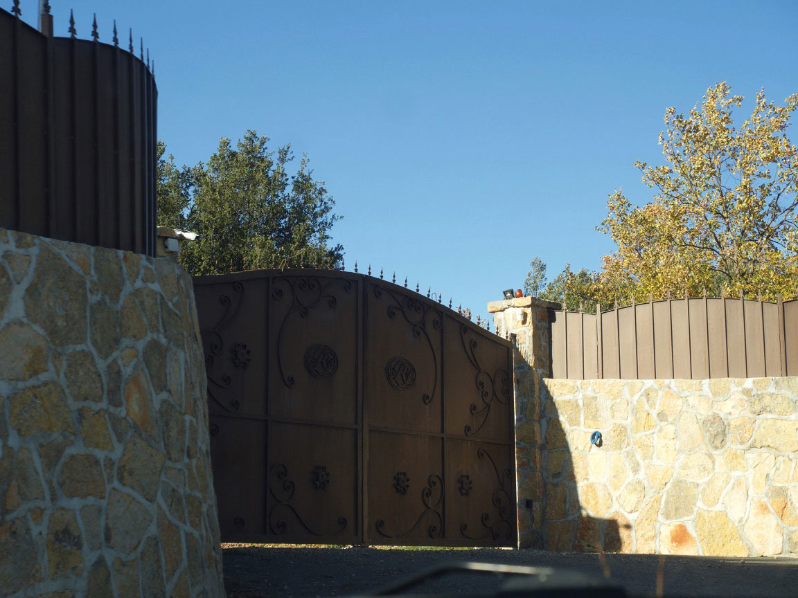 Boris Rotenberg’s property in Mouans-Sartoux, France. (Photo: Sophie Balaÿ)