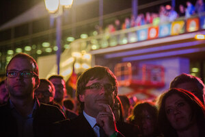 Catalonian leader Carles Puigdemont at a pre-election campaign event qeithitiqrkrt