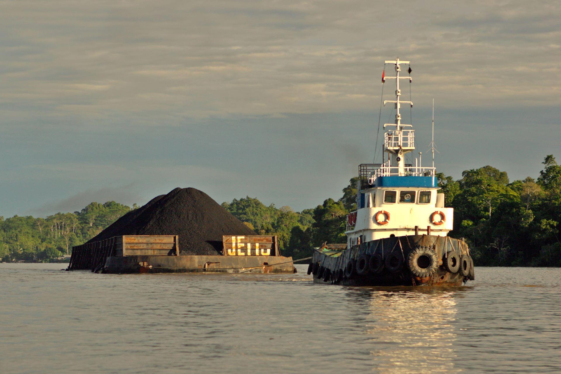 investigations/coal-indonesia-boat.jpg