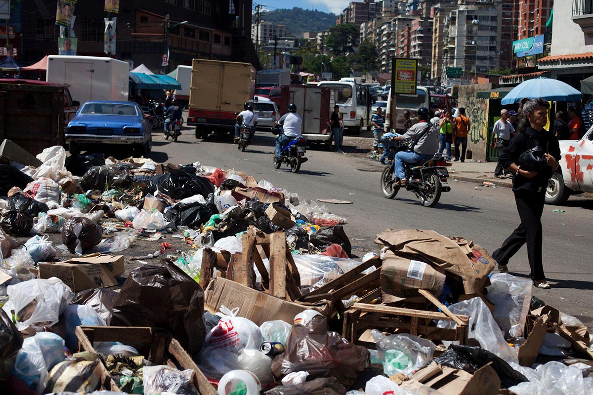 suisse-secrets/Garbage-Caracas-2010.jpg