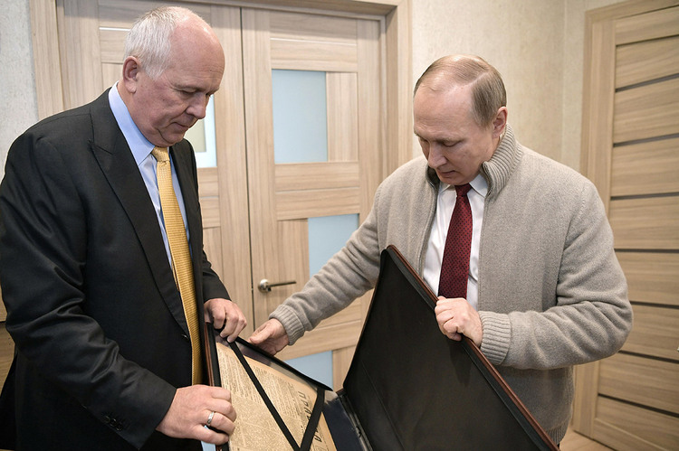 Sergei Chemezov and President Vladimir Putin