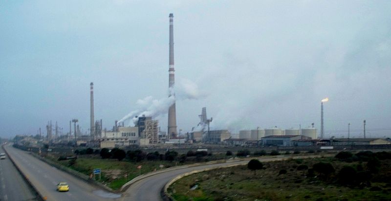 800px-Oil refinery in Homs 2010 1