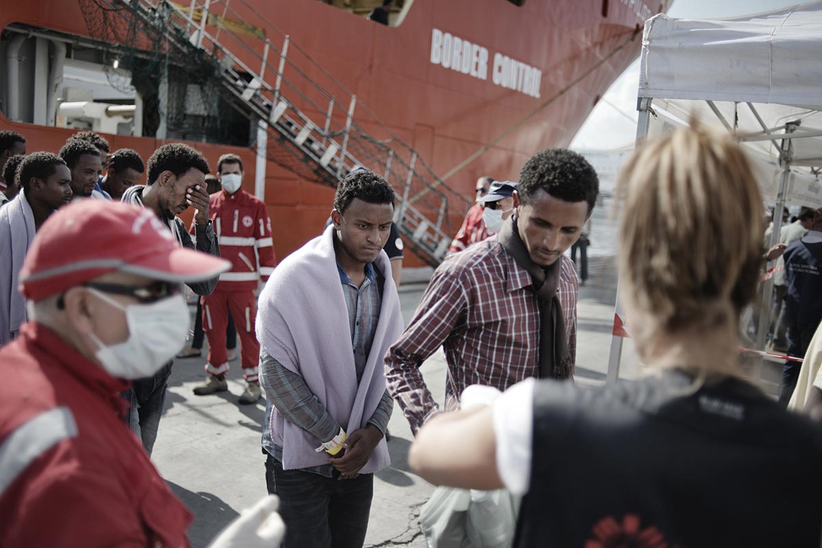 Asylum seekers, mostly from Eritrea, disembark in Palermo, Sicily (Photo: Valentino Bellini)