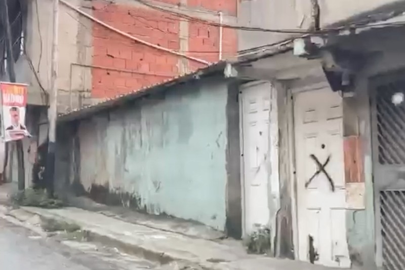 Maduro Opponents in Venezuela Find their Houses Marked with an X