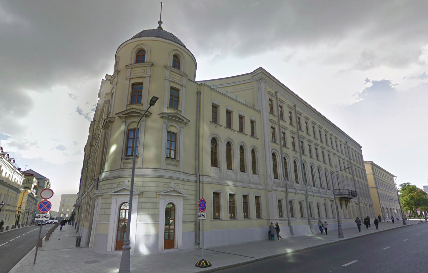 Een historisch herenhuis aan de Vozdvizhenka-straat in Moskou, behorend tot het Centrum voor de ontwikkeling van interpersoonlijke communicatie. Krediet: Google Street View