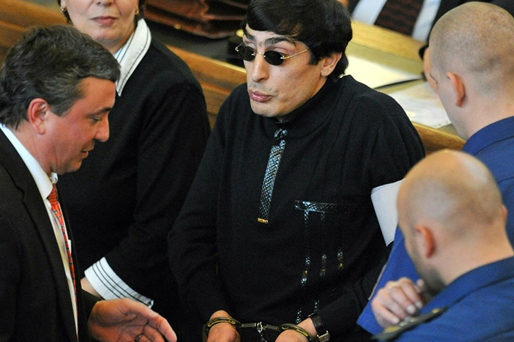 Andranik Soghoyan, in black shirt, attempts to gesture despite handcuffs during his Prague trial. (Czech Press Agency photo)